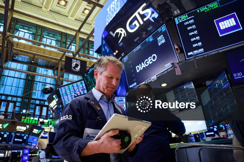 Wall St abre em baixa após dados fortes de preços ao produtores e com foco no Fed