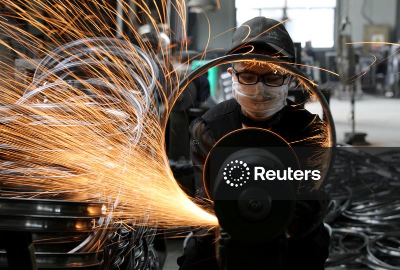 Atividade industrial da China deve encolher pelo segundo mês consecutivo, afetada pela queda na demanda