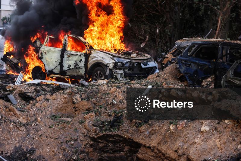 Irã lança mísseis contra Israel e zomba de comentário de Trump sobre controle conjunto do Estreito de Ormuz