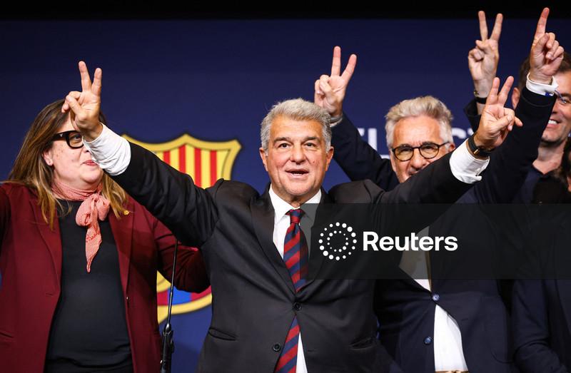 Laporta é reeleito presidente do Barcelona
