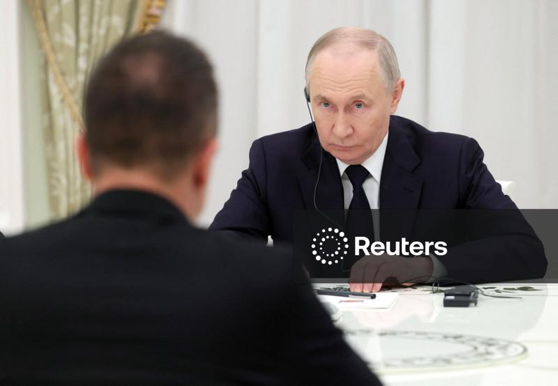 Putin sugere que Rússia poderia parar de fornecer gás aos mercados europeus agora