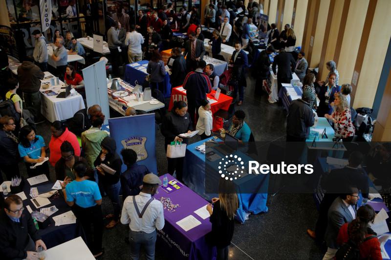 Vagas de emprego em aberto nos EUA aumentam em janeiro, mas contratações são tímidas