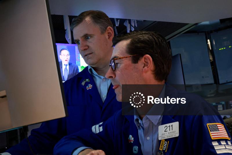 Wall Street encerra em forte queda; turbulência no Oriente Médio aumenta medo de inflação