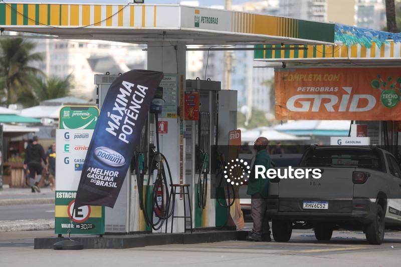 Vendas de diesel no Brasil sobem levemente em fevereiro, gasolina ganha fôlego, mostra ANP