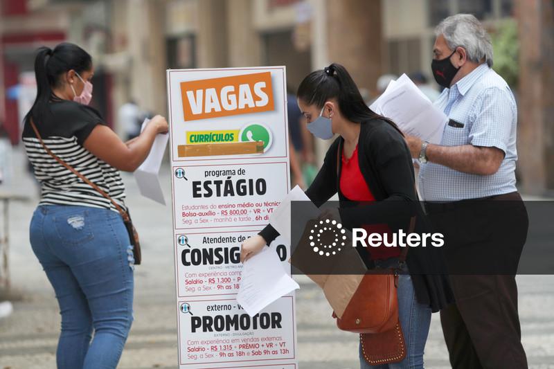 Brasil abre 255.321 vagas formais de emprego em fevereiro, abaixo do esperado