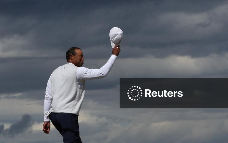 Tiger Woods anuncia que vai se afastar para buscar tratamento