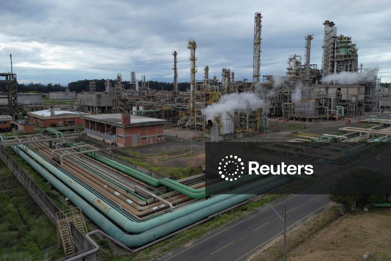 Petrobras opera com refinarias perto do máximo e não pensa em mexer na gasolina nos próximos dias