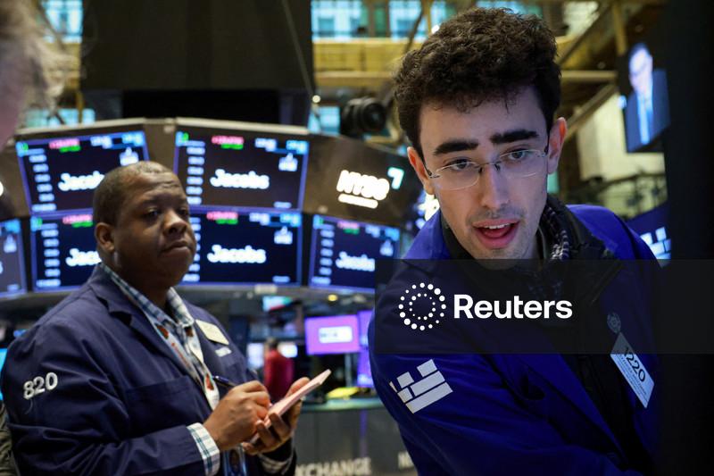 Wall Street cai devido a preocupações com guerra no Oriente Médio e com taxas de juros