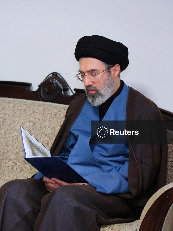 Relatórios de monitoramento indicam que filho de Khamenei pode emergir como favorito para liderar Irã