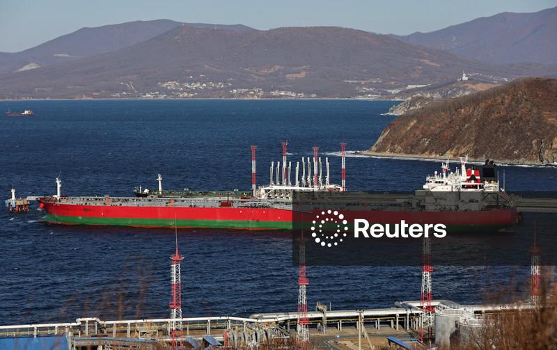 EUA avaliam flexibilizar sanções contra petróleo russo para amenizar aumento do preço global, dizem fontes