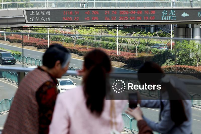 Ações da China e de Hong Kong avançam com otimismo em relação à IA