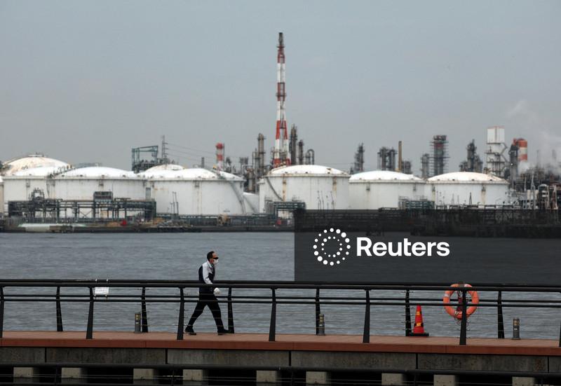 Japão muda foco para o petróleo em tentativa pouco ortodoxa de elevar o iene