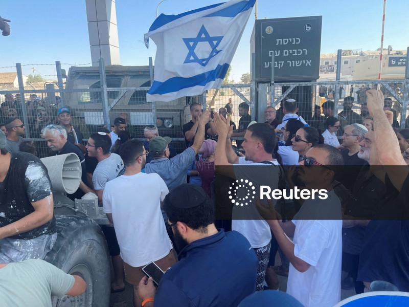 Israel retira acusações contra soldados acusados de abusar de detento em Gaza