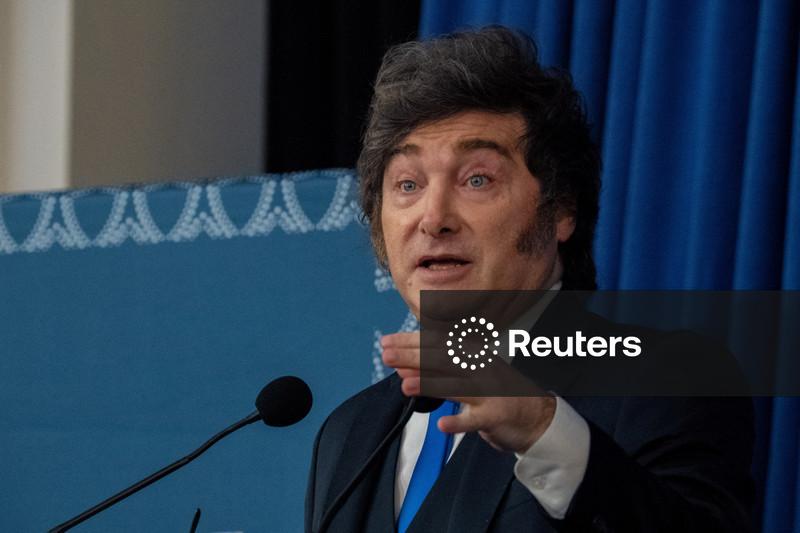 Denúncias de corrupção abalam popularidade de Milei na Argentina, segundo pesquisas