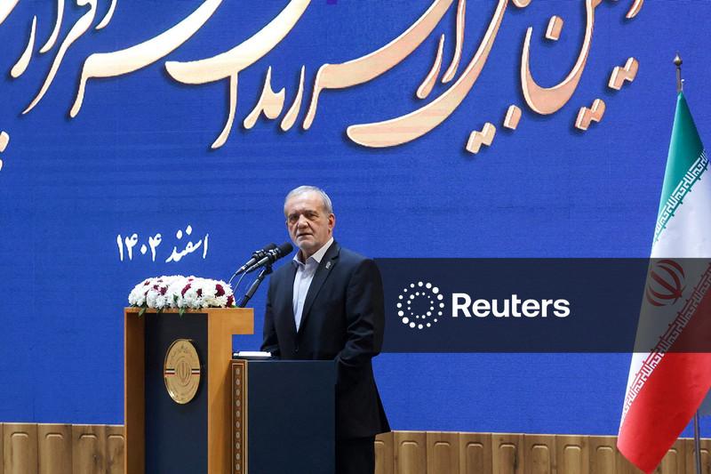 Presidente iraniano pede que Brics desempenhe papel independente para deter agressão contra o Irã