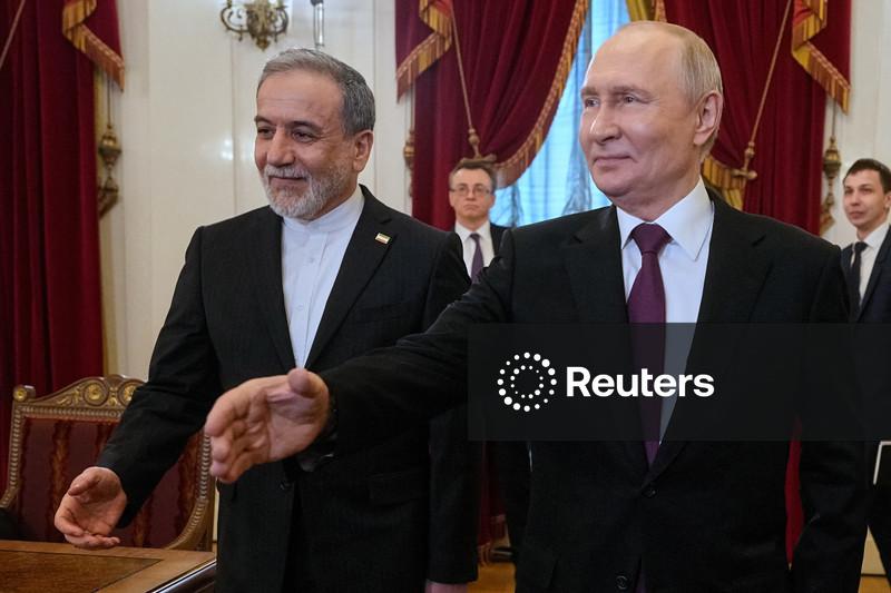 Putin promete apoio ao Irã em conversas com chanceler iraniano na Rússia e diz querer paz em breve