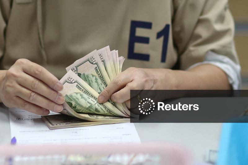 Dólar cai ao nível pré-guerra com expectativa de acordo entre EUA e Irã