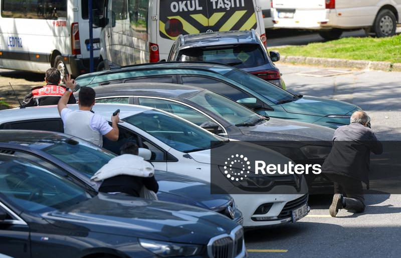 Um agressor é morto e dois se ferem em tiroteio perto do consulado israelense em Istambul