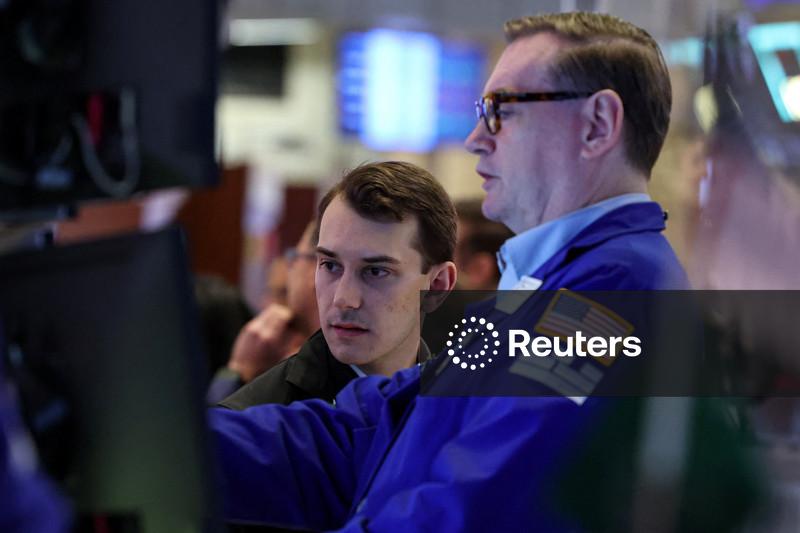 Wall Street sobe com extensão do cessar-fogo no Irã e lucros sólidos