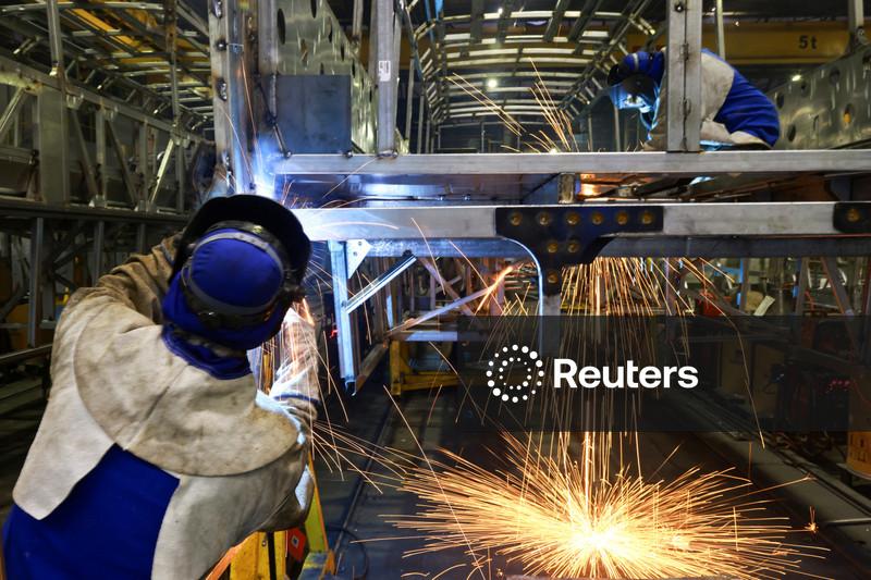 Indústria do Brasil sente impacto da guerra no Oriente Médio com alta da inflação de insumos, mostra PMI