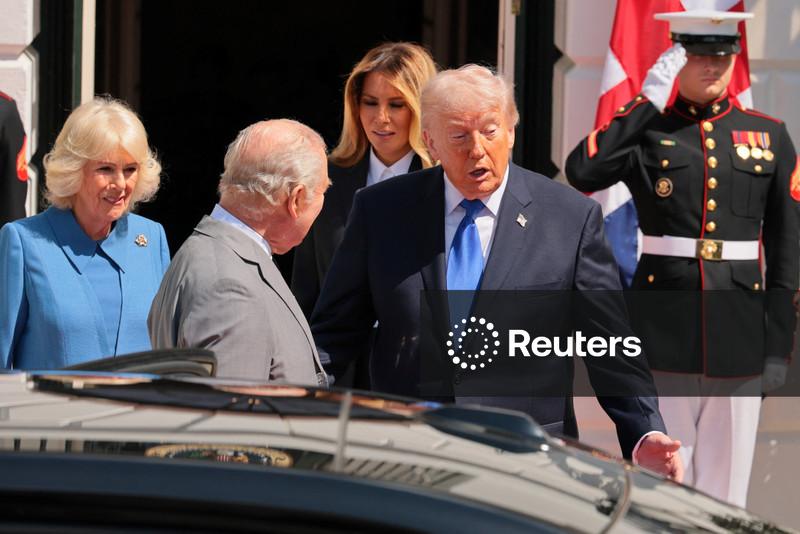 Rei  Charles se despede de Trump ao final de visita de Estado aos EUA
