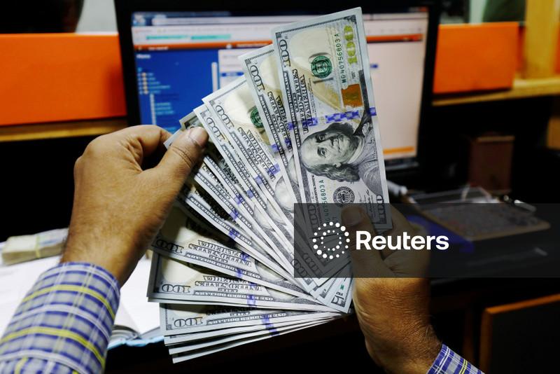 Dólar à vista fecha em baixa de 0,25%, a R$4,9980 na venda