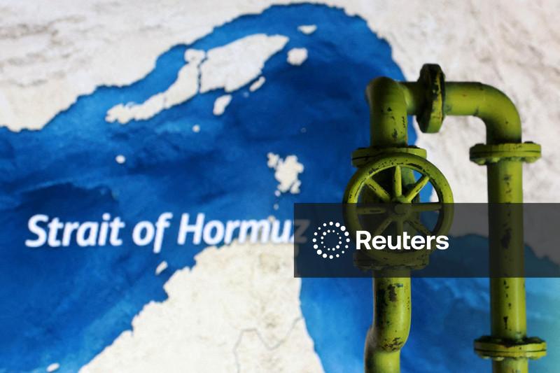 EUA detalham limites do bloqueio de Ormuz; pelo menos dois navios dão meia-volta