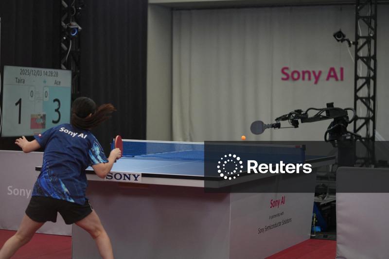 Robô de pingue-pongue da Sony faz história ao vencer jogadores humanos
