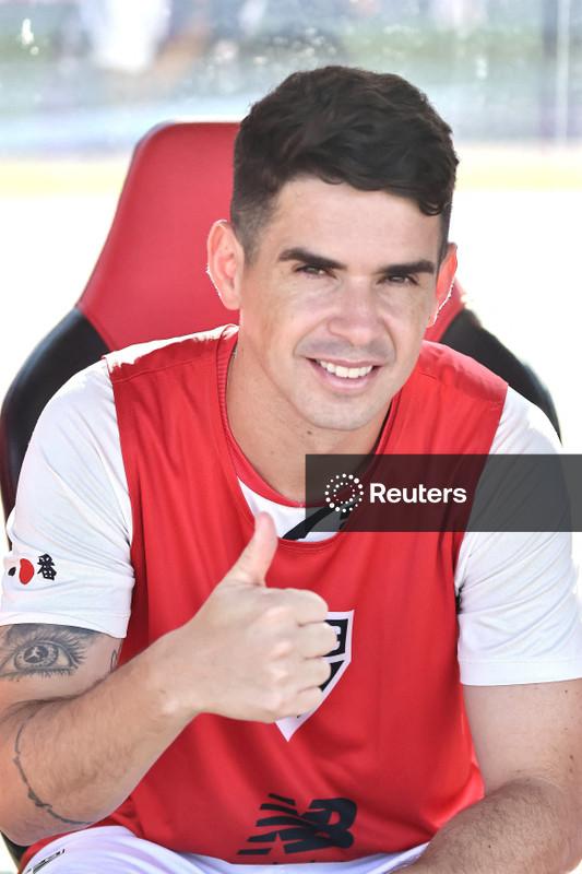 Brasileiro Oscar se aposenta aos 34 anos com problemas cardíacos