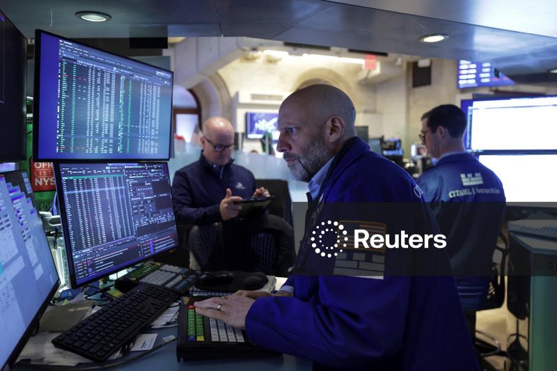 Wall Street cai antes de balanço de grandes empresas de tecnologia e  reunião do Fed