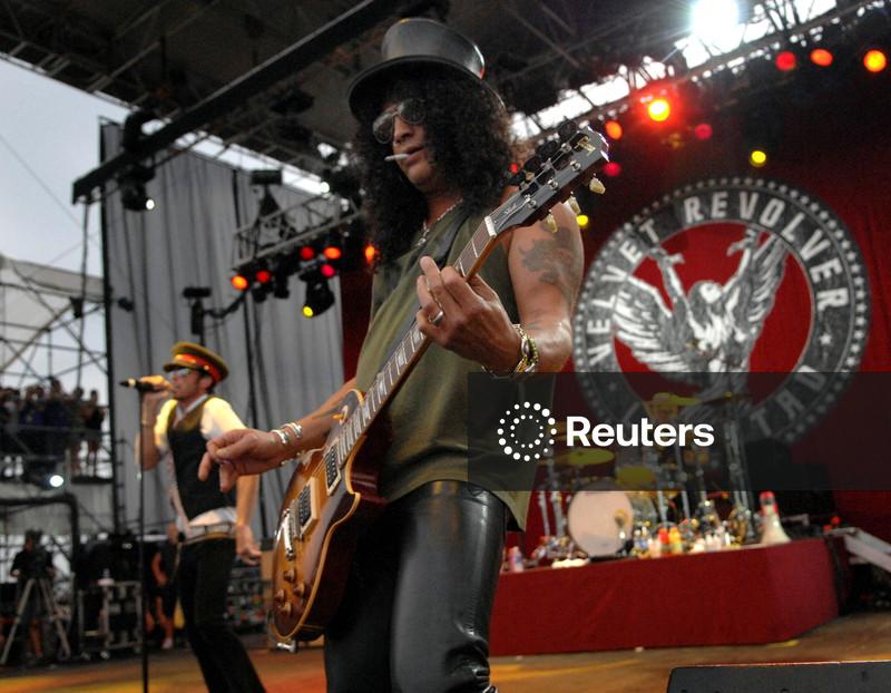 Objetos de Slash, Lennon e Freddie Mercury estão em leilão de música da Propstore