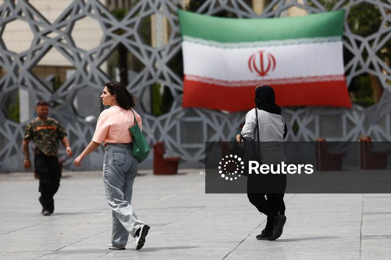 Irã flexibiliza restrições de internet para negócios à medida que apagão entra no 3º mês