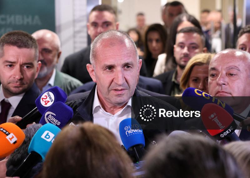 Ex-presidente da Bulgária pró-Kremlin vence eleições de forma esmagadora