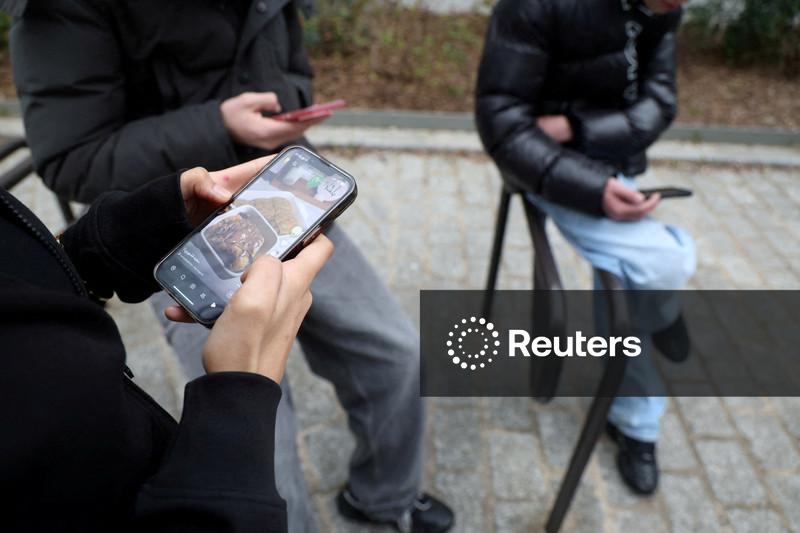 Aplicativo de verificação de idade da UE fica pronto em meio a plano para restringir acesso a redes sociais