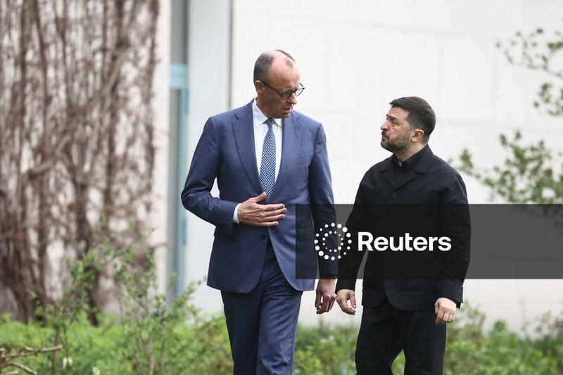 Merz e Zelenskiy assinam acordos de cooperação em drones e defesa