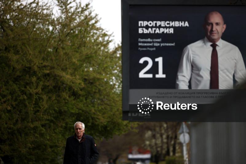 Ex-presidente pró-russo da Bulgária lidera corrida eleitoral com discurso anti-corrupção