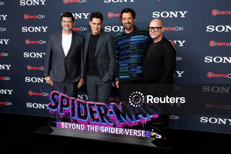 Cinemas veem verão brilhar com "Homem-Aranha" e "Star Wars"