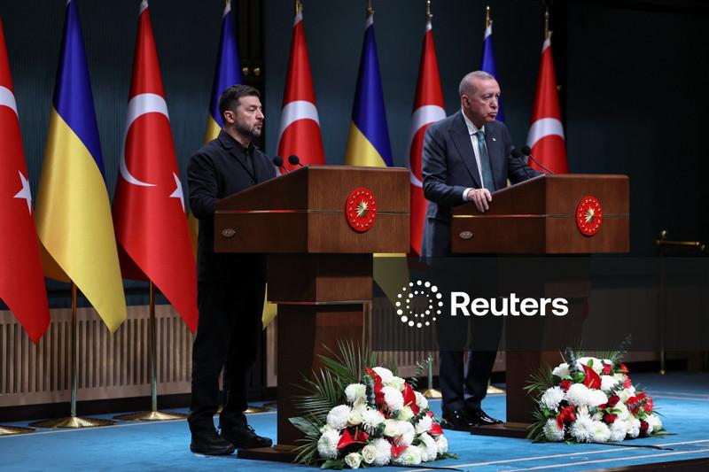 Em Istambul, Zelenskiy promete maior cooperação de segurança com Turquia