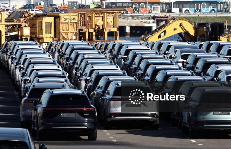 Impulso global da China por veículos elétricos reflete ambição chinesa e dificuldade na economia doméstica