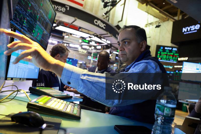 Wall Street fecha em alta com especulações sobre fim da guerra contra o Irã