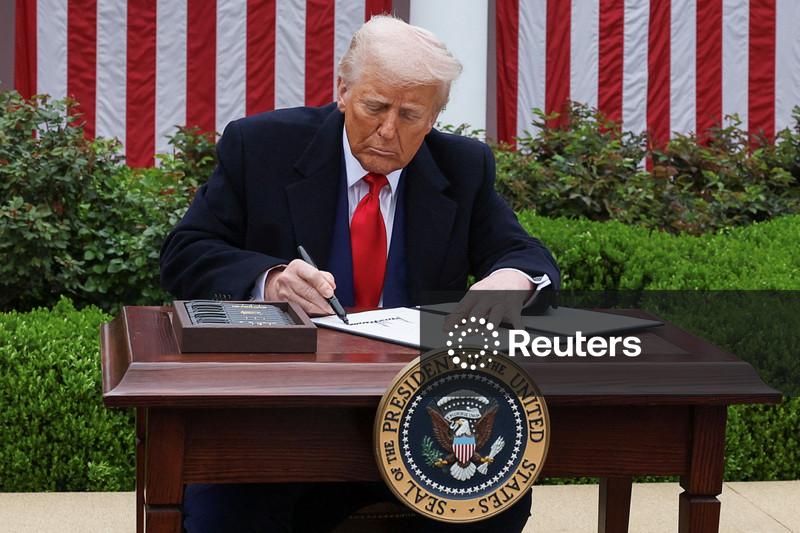 Trump diz que Israel está proibido de bombardear Líbano e acordo com Irã não está ligado à trégua no Líbano