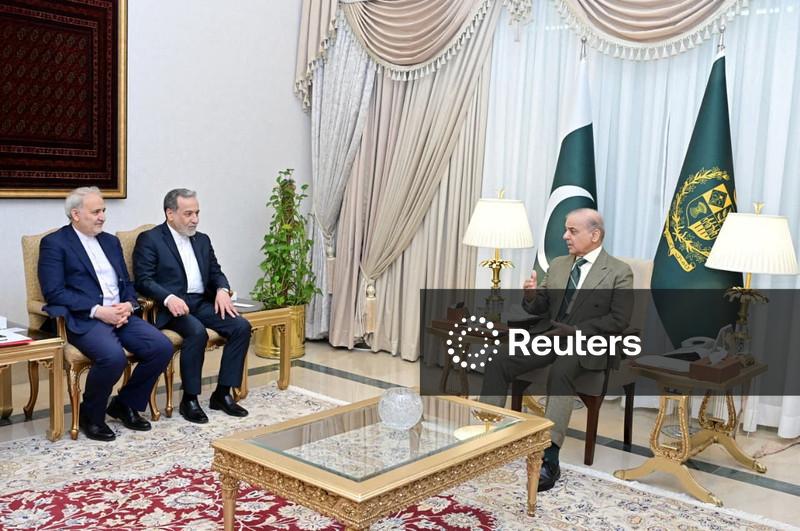 Irã afirma que não aceitará exigências “maximalistas” dos EUA, enquanto Paquistão busca paz