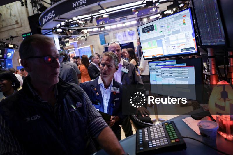 Wall St abre em alta com expectativas de diplomacia no Oriente Médio e balanços