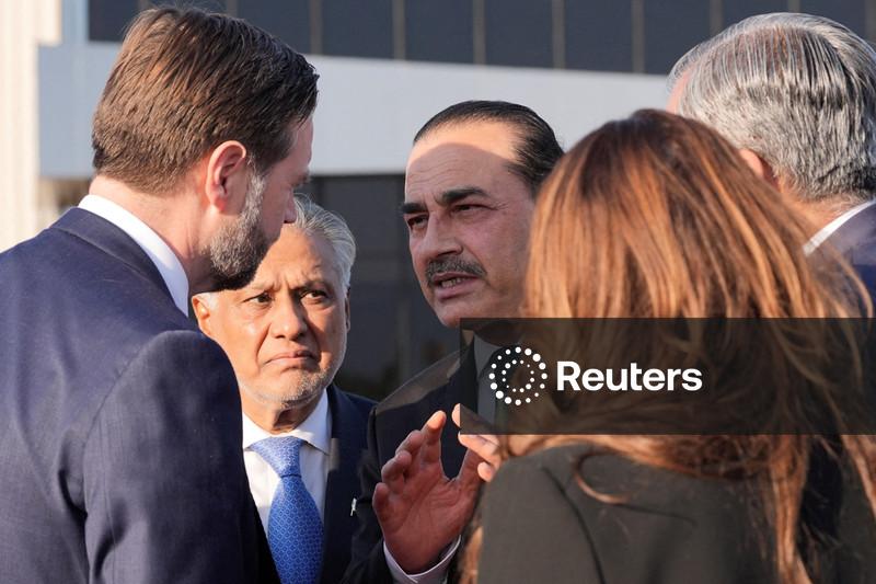 EXCLUSIVO-EUA e Irã deixam porta aberta para diálogo após conversas tensas em Islamabad