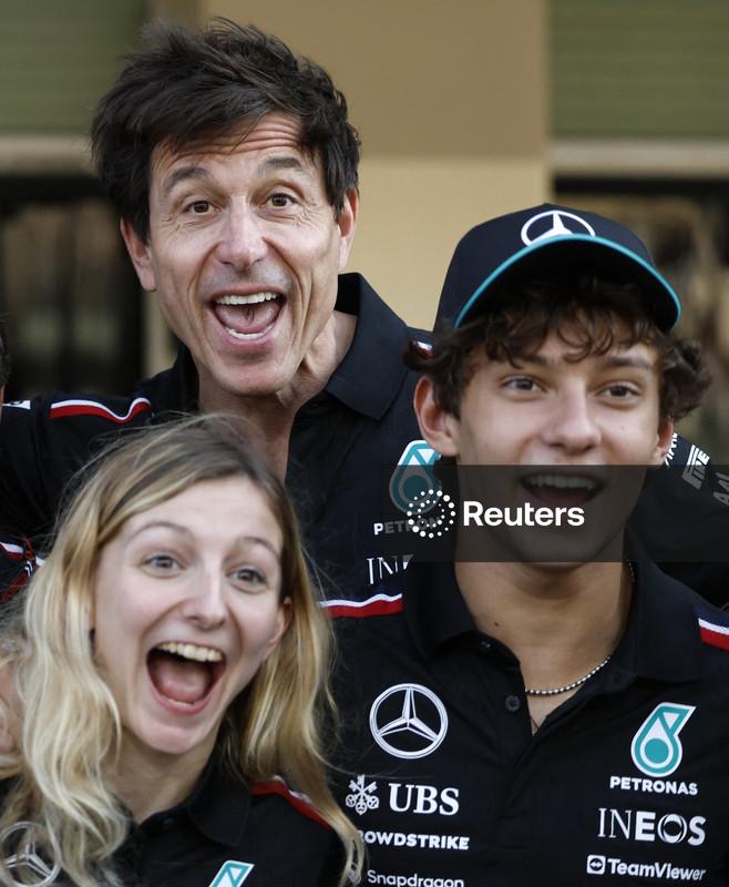 Doriane Pin torna-se primeira mulher a dirigir um carro de F1 da Mercedes