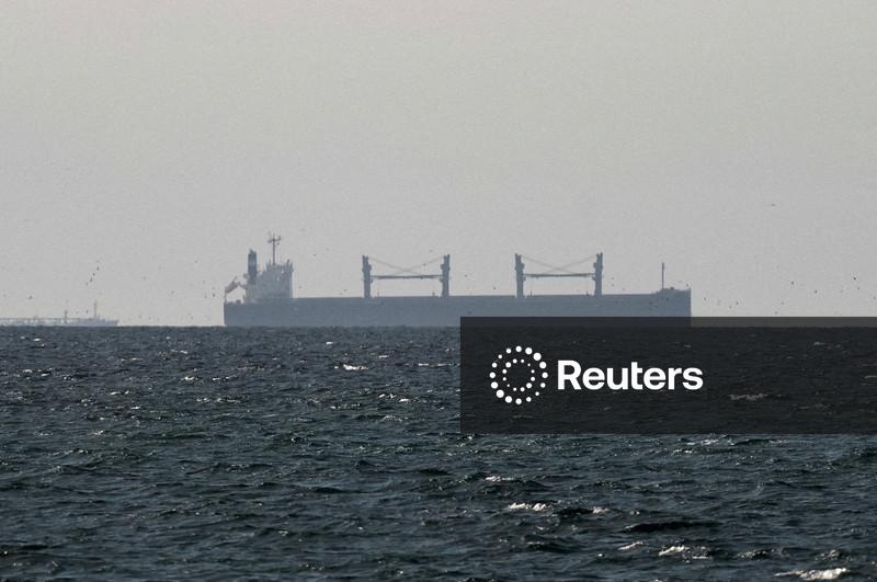 Petróleo sobe quase 7% após Trump dizer que EUA manterão ataques ao Irã