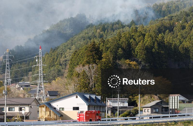 Bombeiros no norte do Japão lutam para conter incêndios enquanto mais de 3.000 pessoas são evacuadas
