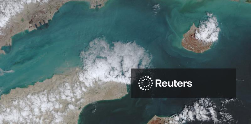 Navios que cruzam Ormuz precisam de autorização da Guarda, diz autoridade do Irã