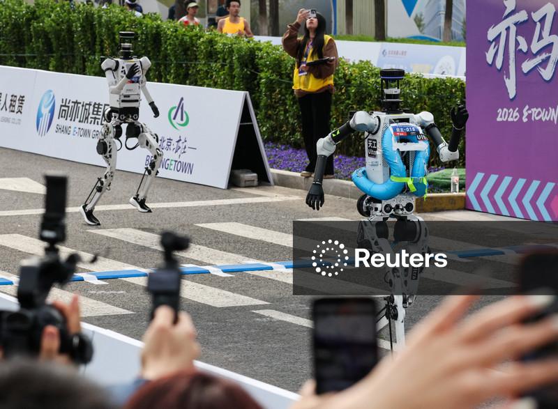 Robôs humanoides ultrapassam humanos em meia maratona de Pequim