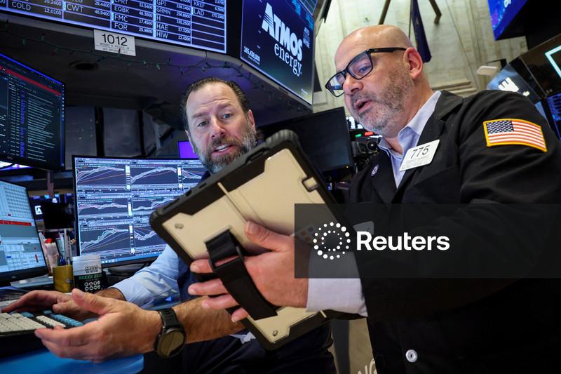 Wall St salta com expectativas de redução da tensão no Oriente Médio e foco em balanços